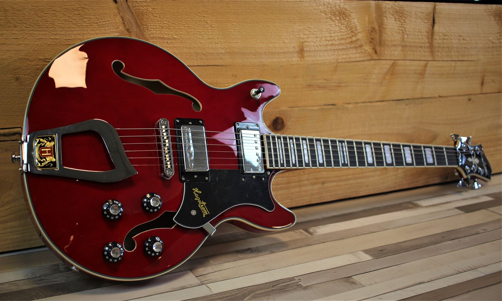 Hagstrom Alvar Wild Cherry Transparant