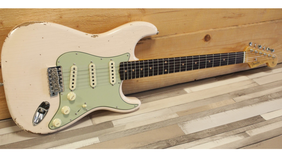 Fender Custom Shop Time Machine Late 1962 Stratocaster Relic Closet Classic Hardware, Super Faded Aged Shell Pink