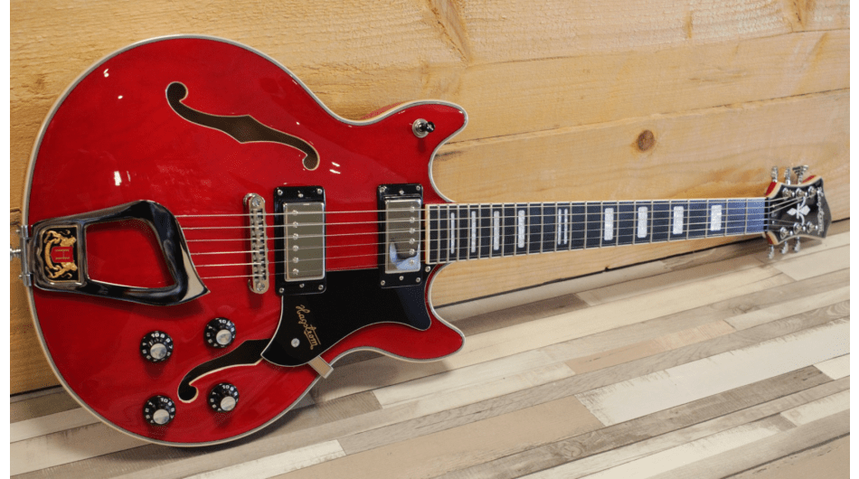 Hagstrom Alvar Wild Cherry Transparant incl. gigbag (occasion)