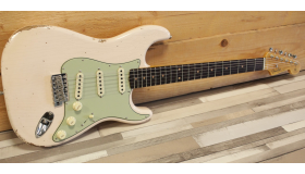 Fender Custom Shop Time Machine Late 1962 Stratocaster Relic Closet Classic Hardware, Super Faded Aged Shell Pink